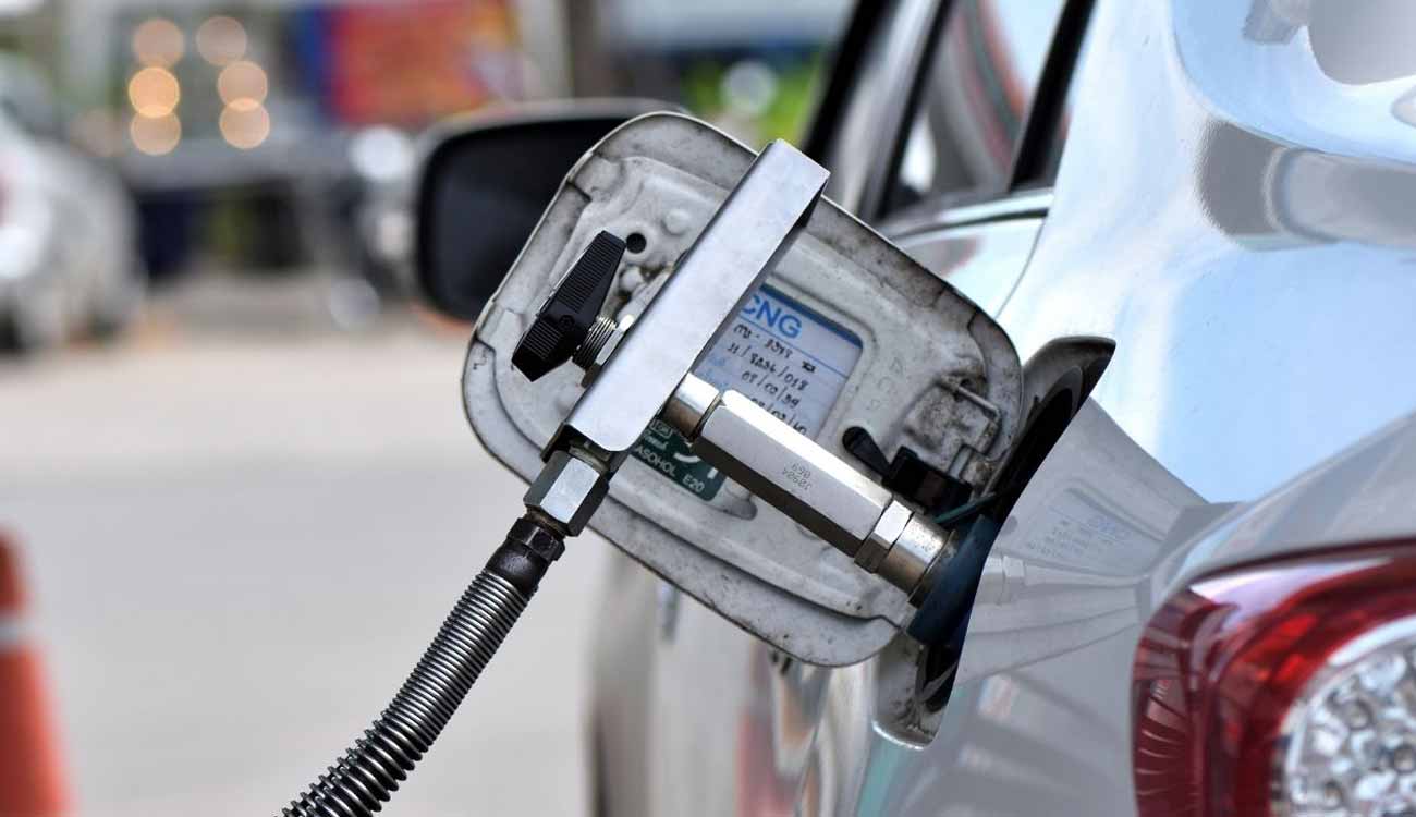 CNG Car Prices Rise in Maharashtra: What’s Behind the Govt’s Tax Hike?