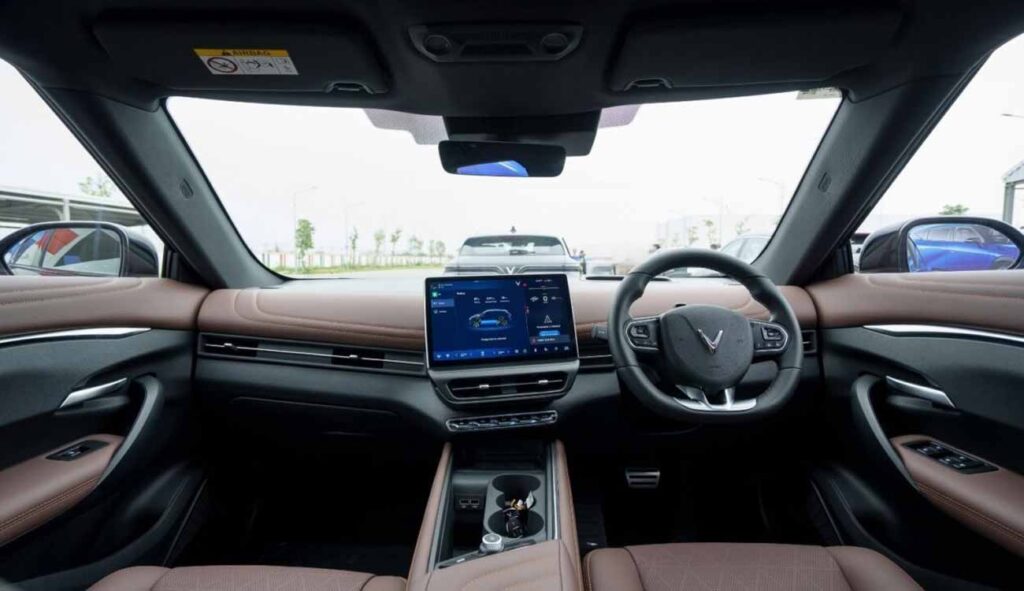 VinFast VF7 cabin