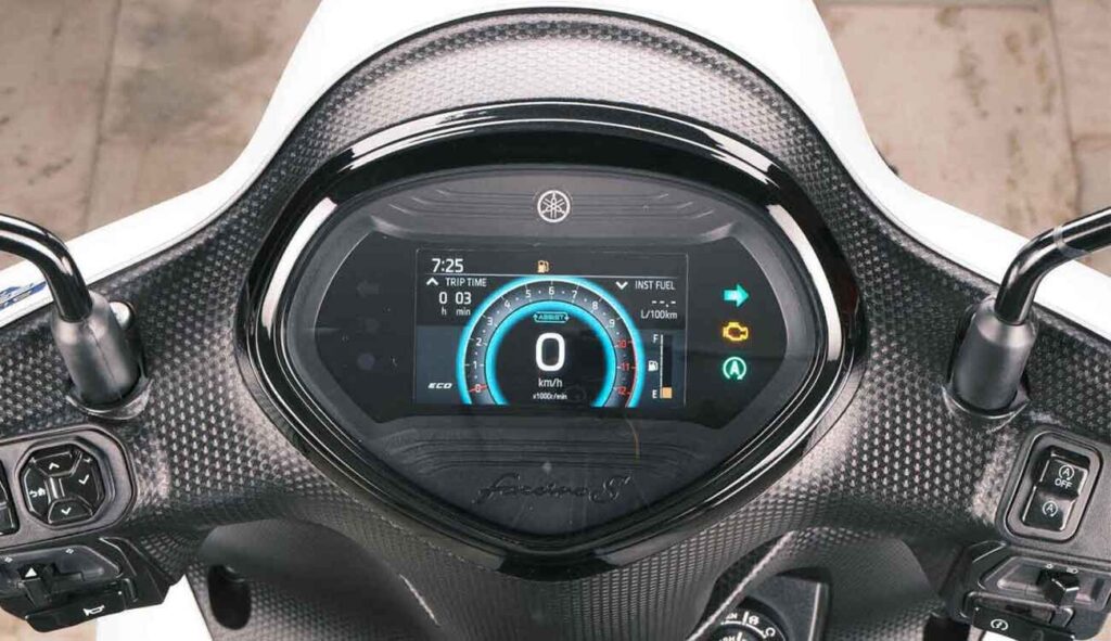Yamaha Fascino & RayZR 125 Hybrid Scooters TFT