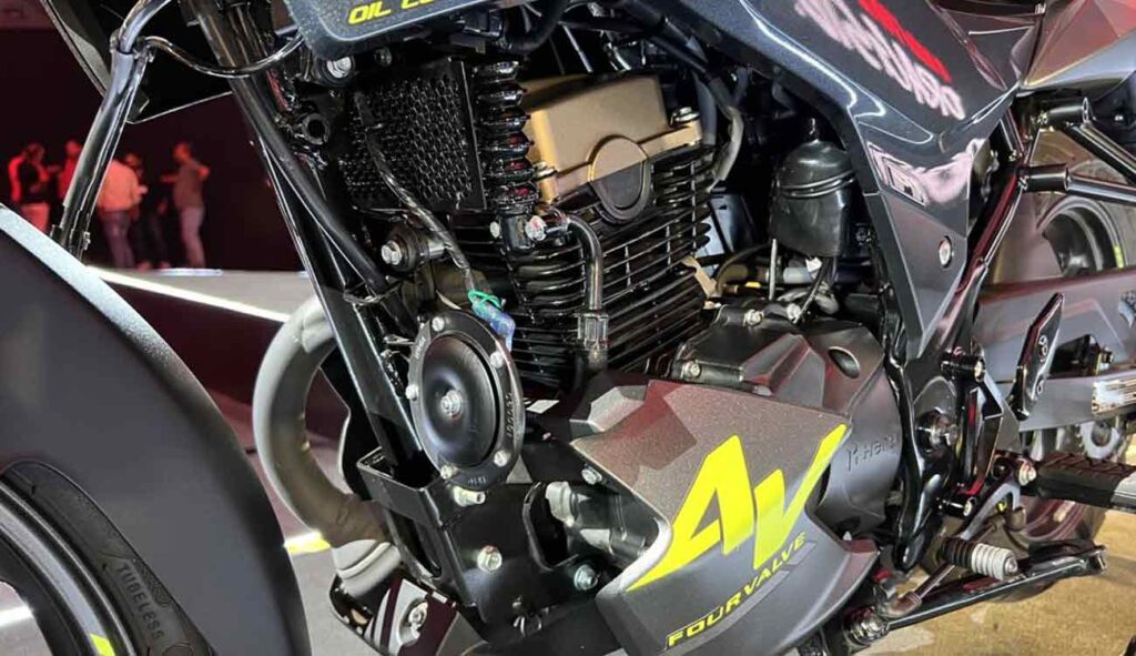 Hero-Xtreme-160R-4V-Engine