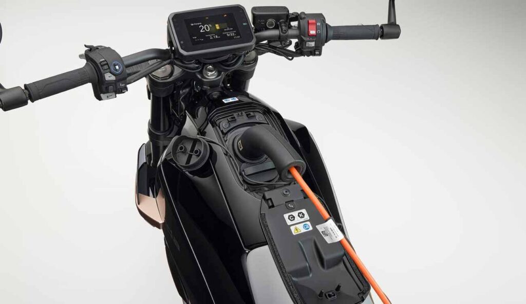 Honda WN7 Electric Motorcycle Performance.