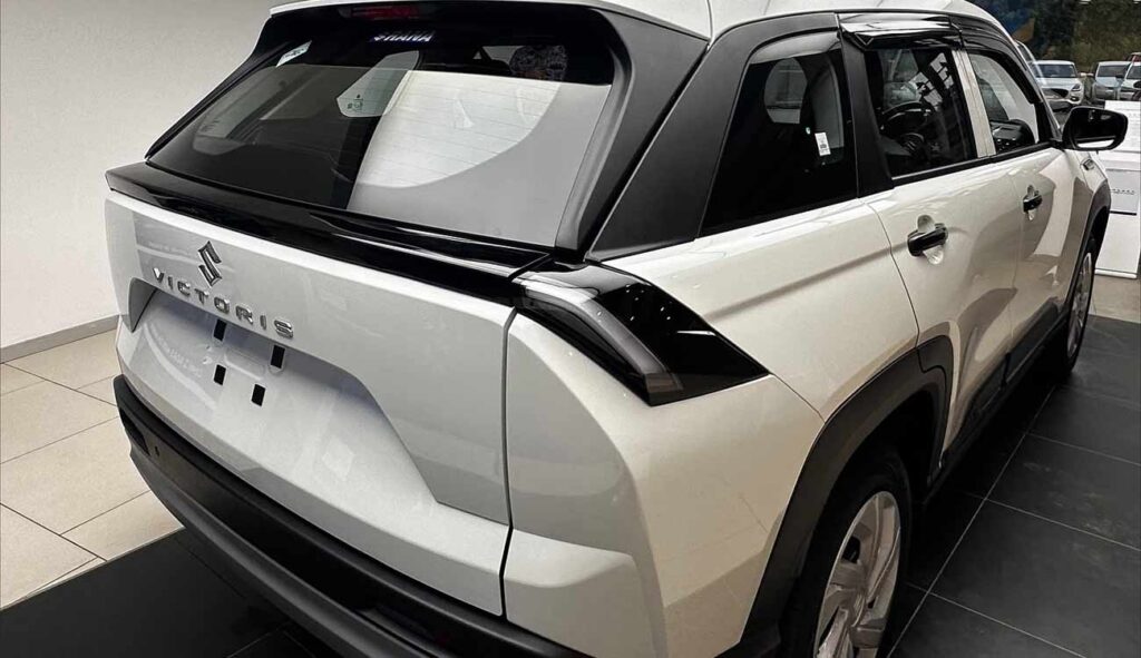 Suzuki-Victoris-LXI-CNG-Back-Profile