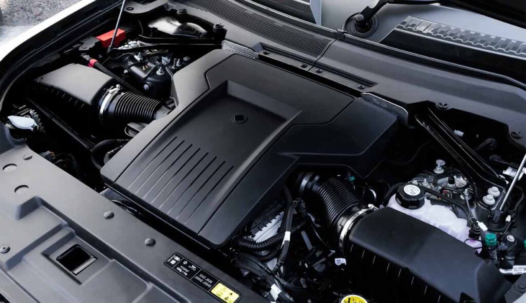 2026-Land-Rover-Defender-engine