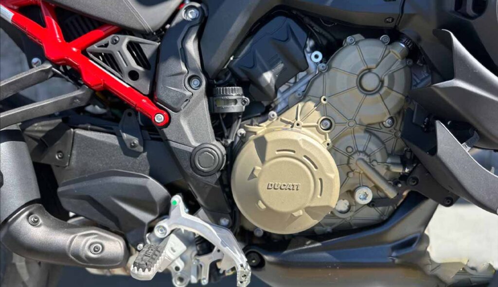 2025 ducati multistrada v4 pikes peak Engine
